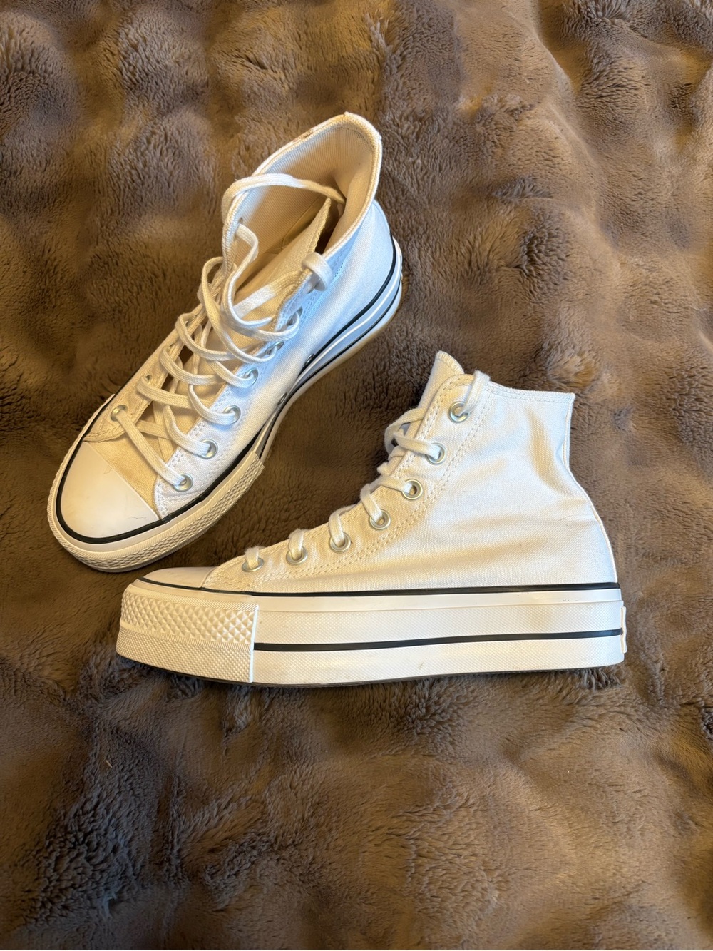 ☀️ Converse ☀️ high top sneakers - Picture 2 of 9